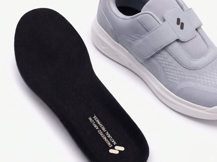 Silwer Ease insole laid beside the shoe